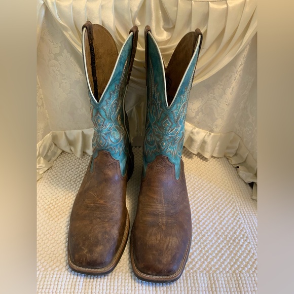 ARIAT - Picture 2 of 9